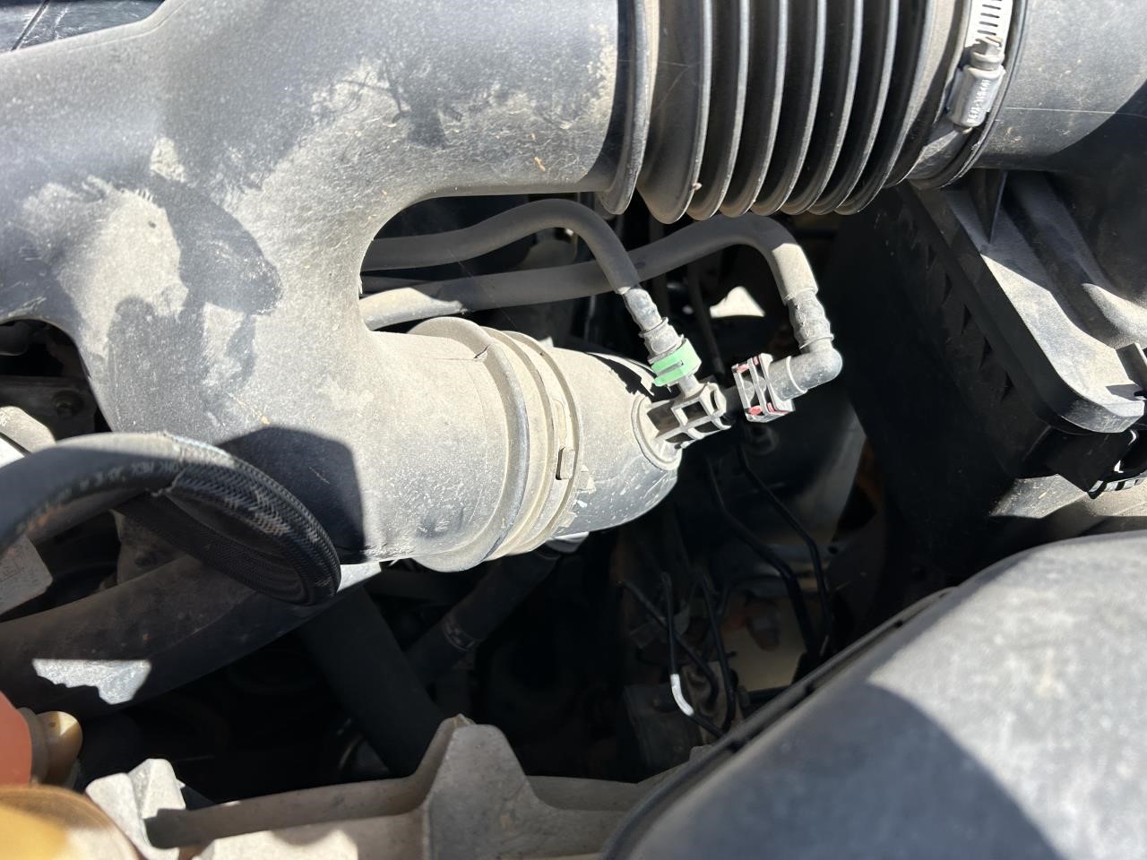 2007-2011 Volkswagen Eos Intercooler Hose (Used OEM)