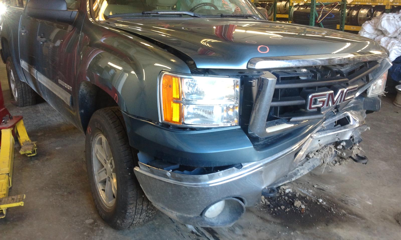 2007-2014 GMC Sierra 3500 HD Interior Door Handle with Trim Panel (Used OEM)