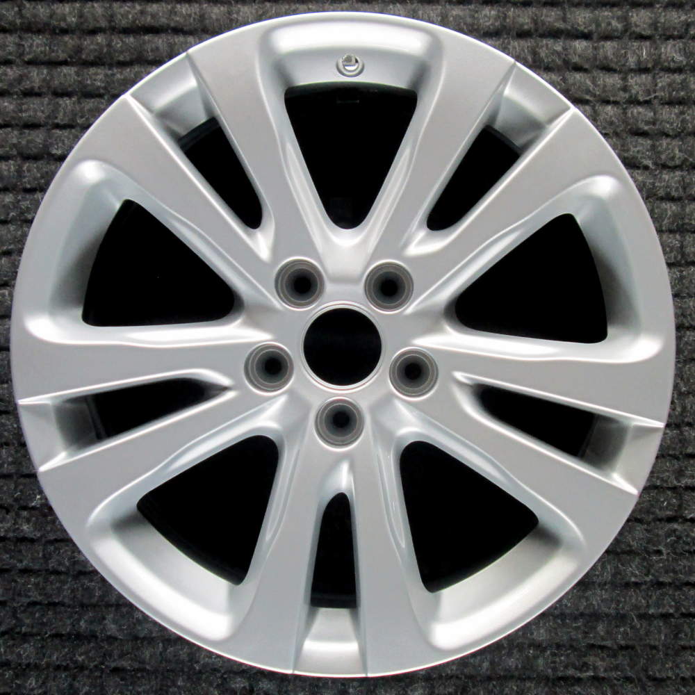 OEM Painted Silver Alloy Wheel for 2015-2017 Chrysler 200 (OEM)