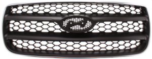 Grille for Hyundai Santa Fe (2007-2009) - Chrome Shell with Painted Silver-Black Insert, Excluding Limited Model, Replacement