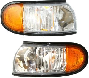 Corner Light Pair/Set for Nissan Quest 1996-1998, Right (Passenger) and Left (Driver), Lens and Housing, Next to Headlight, Replacement