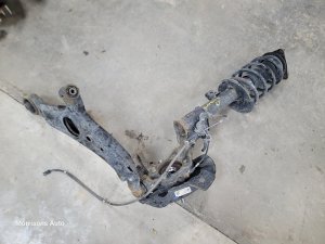 2015-2018 Hyundai Santa Fe Front Steering Knuckle - Left (Driver) (Used OEM)