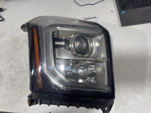 2018-2020 Chevrolet Tahoe Halogen Headlight Assembly - Right (Passenger) (Used OEM)