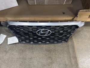 2019-2020 Hyundai Santa Fe Upper Grille (Used OEM)