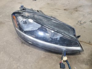2018-2021 Volkswagen GTI Halogen Headlight Assembly - Right (Passenger) (Used OEM)