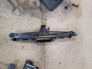 2020-2025 Kia Telluride Scissor Jack with Tool Kit (Used OEM)