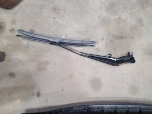 2019-2024 GMC Sierra 1500 Front Windshield Wiper Arm Set (Used OEM)