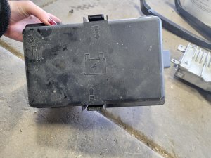 2020-2021 Chrysler Pacifica Underhood Engine Fuse Box Assembly (Used OEM)