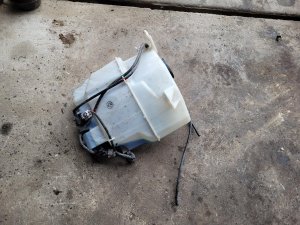 2007-2009 Toyota FJ Cruiser Washer Fluid Reservoir with Pumps (Used OEM)