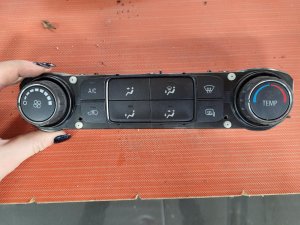 2017-2018 GMC Sierra 1500 Manual Temperature Control Module (Used OEM)