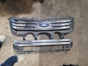 2007-2009 Ford Fusion Chrome Chrome Grille Assembly with Emblem (Used OEM)