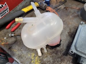 2019-2023 Jeep Renegade Engine Coolant Reservoir Assembly (Used OEM)