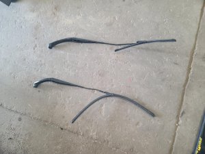2019-2025 GMC Sierra 1500 Front Windshield Wiper Arm (Used OEM)