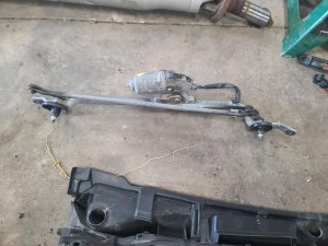 2010-2023 Toyota Land Cruiser Windshield Wiper Motor and Linkage Assembly - Front (Used OEM)