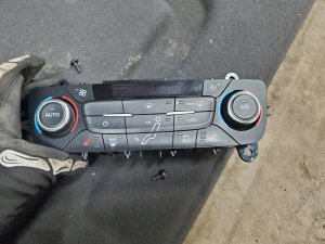  Ford Focus rs Automatic Dual-Zone Temperature Control Assembly (Used OEM)