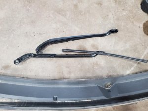 2014-2018 GMC Sierra 1500 Windshield Wiper Arm (Used OEM)