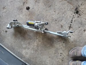 2009-2015 Nissan Xterra Windshield Wiper Motor and Linkage Assembly - Front (Used OEM)