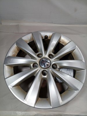 2012-2019 Volkswagen Beetle 10-Spoke Silver Painted Alloy Wheel (Used OEM)