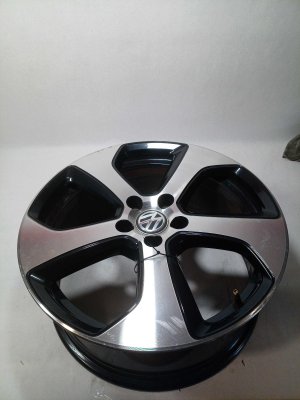 2019-2021 Volkswagen Golf Black 18-Inch 5-Spoke Machined Black Dallas Alloy Wheel (Used OEM)