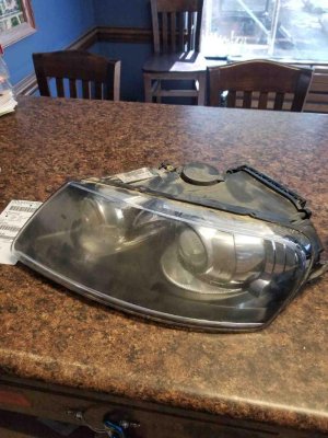 2007 Volkswagen Touareg Xenon HID Adaptive Headlight Assembly - Left (Driver) (Used OEM)
