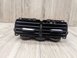 2017-2020 BMW 528i Black Rear Fresh Air Grille (Used OEM)