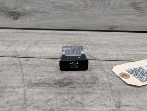 2017-2023 BMW 528i White USB C Port, Active (Used OEM)