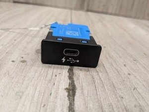2017-2023 BMW 528i USB Dual Type C Charger Port Socket (Used OEM)