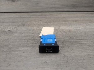 2017-2023 BMW 528i USB Port Type C (Used OEM)
