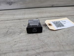 2017-2023 BMW 528i Blue USB Type C Socket (Used OEM)