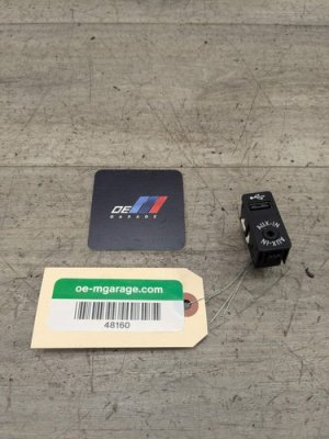 2014-2020 BMW 428i USB/AUX-In Socket (Used OEM)