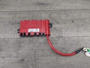 2014-2020 BMW M4 White Positive Battery Distributor B+ Multifuse (Used OEM)