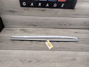 2015-2019 BMW X6 White Windshield Side Drip Molding (Used OEM)