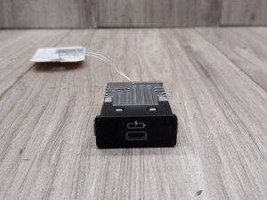 2017-2023 BMW 528i Black USB-C Socket (Used OEM)
