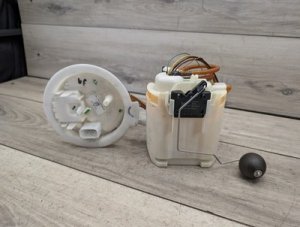 2019-2024 BMW X4 Black Fuel Pump Module Assembly (Used OEM)