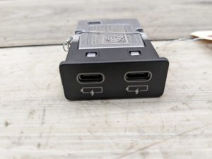 2020 BMW 528i Black Dual USB-C Port (Used OEM)