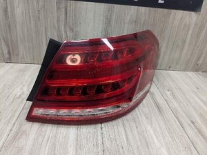 2014-2016 Mercedes-Benz E500 Black Right Outer Tail Light Assembly (Used OEM)