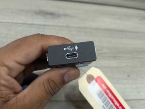 2017-2023 BMW 528i White USB Port, Active (Used OEM)