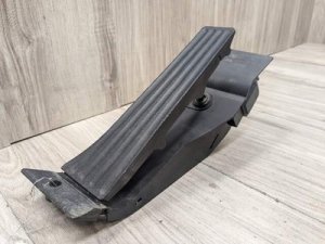 2003-2008 BMW Z4 White Accelerator Pedal Module (Used OEM)