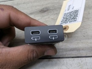 2017-2023 BMW 528i Black Dual USB-C Socket (Used OEM)