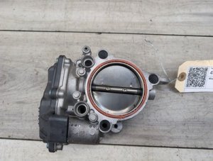 2017-2023 BMW 528i Black Throttle Body (Used OEM)