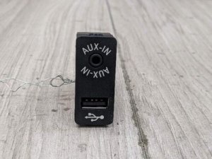 2014-2020 BMW 428i Black USB/AUX-IN Socket (Used OEM)