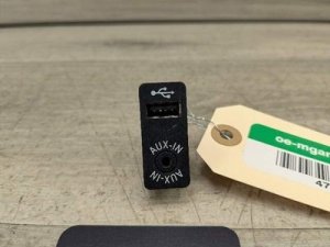 2014-2020 BMW 428i USB/AUX-IN Socket (Used OEM)