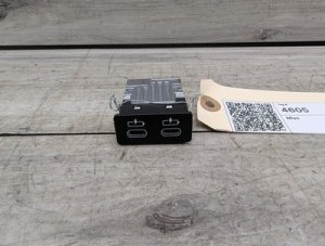 2017-2023 BMW 528i Black Dual USB-C Socket (Used OEM)