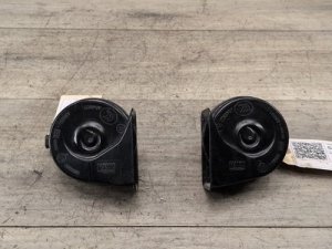 2006-2013 BMW M3 Black Low Pitch Tone Horn (Used OEM)