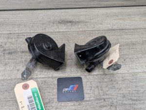 2015-2018 BMW X4 Black High and Low Tone Horn Set (Used OEM)
