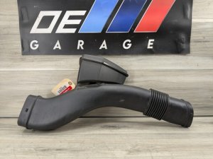 2019-2020 BMW X7 Right Lower Engine Air Intake Hose (Cylinders 1-4) (Used OEM)