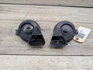 2009-2017 Audi Q5 White High and Low Tone Alarm Horn Set (Used OEM)