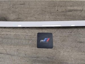 2014-2018 BMW X5 White Right Windshield Side Drip Molding (Used OEM)