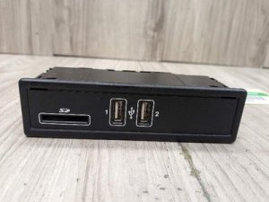 2015-2019 Mercedes-Benz C280 USB Interface / SD Card Reader (Used OEM)