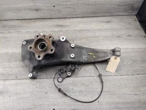 2017-2023 BMW 528i Black Front Right Spindle Knuckle with Wheel Bearing (Used OEM)